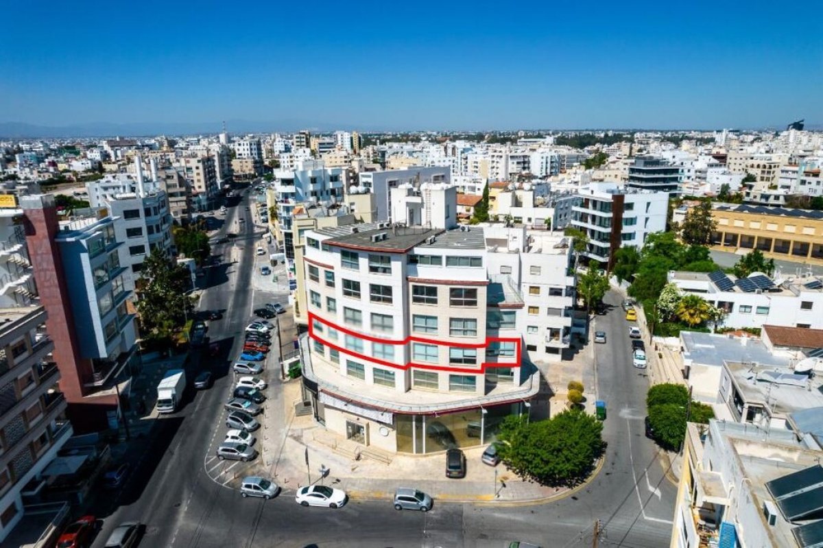 265m2 Propriété commerciale à Nicosia, Chypre No. 37952