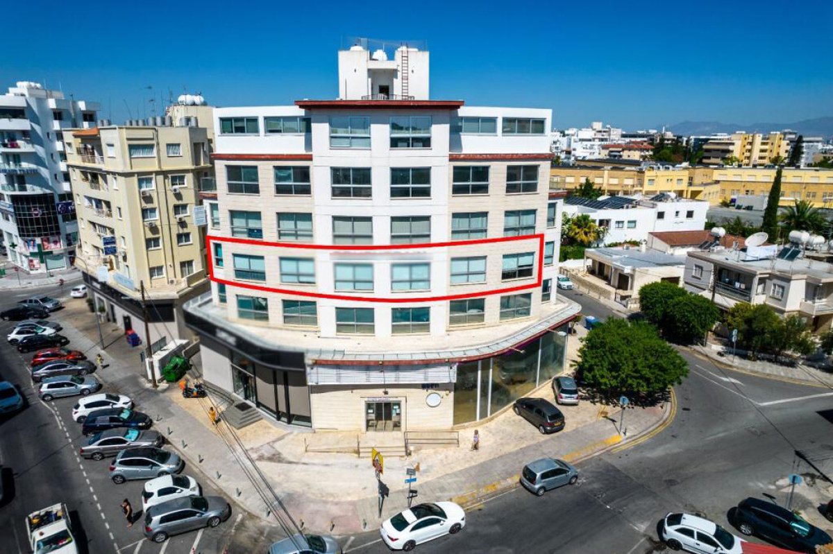 265m2 Propriété commerciale à Nicosia, Chypre No. 37952