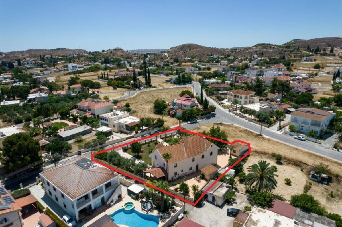 330m2 Villa à Nicosia, Chypre No. 37955