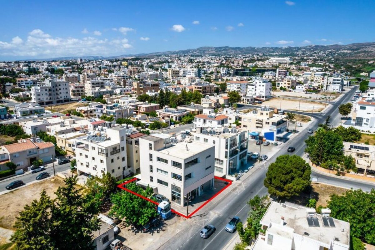 479m2 Commercial property in Paphos, Cyprus No. 37956