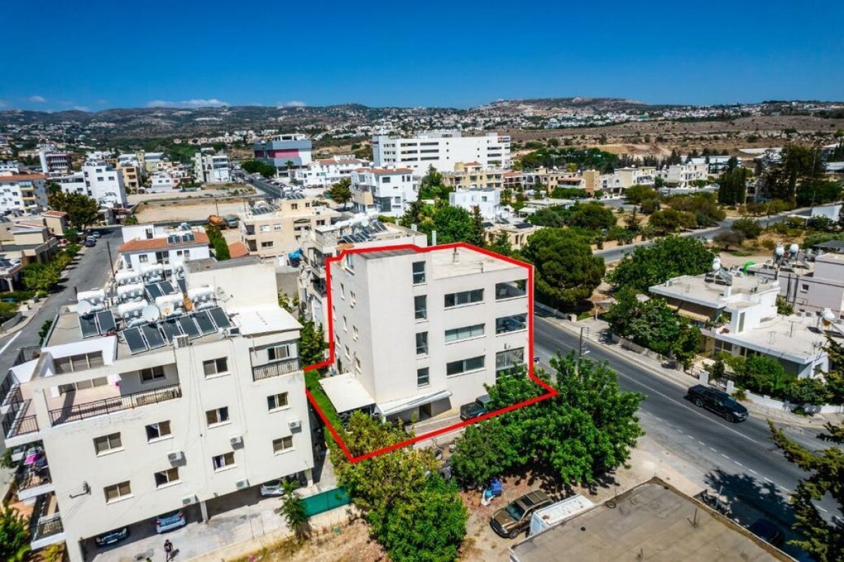 479m2 Commercial property in Paphos, Cyprus No. 37956