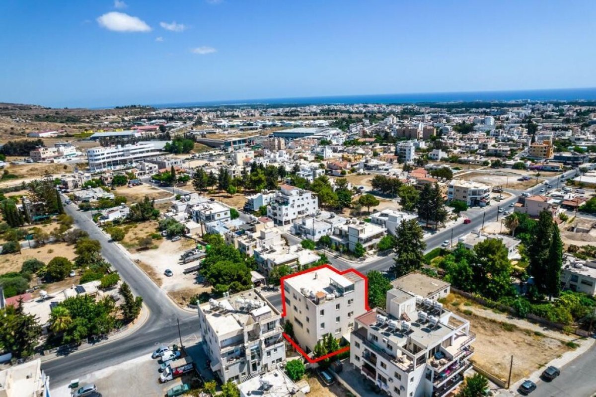 479m2 Commercial property in Paphos, Cyprus No. 37956