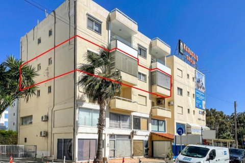 Studio Apartment in Limassol,  No. 37953 6