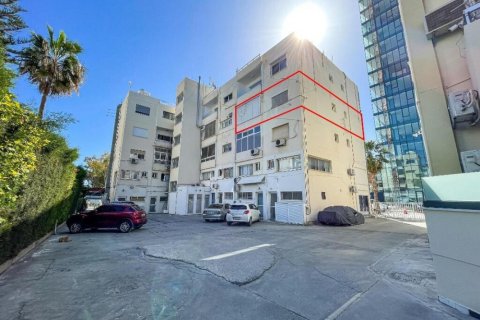 Studio Apartment in Limassol,  No. 37953 2