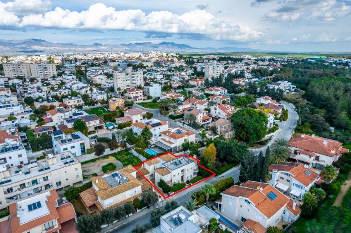 375m2 Villa in Nicosia, Cyprus No. 37957