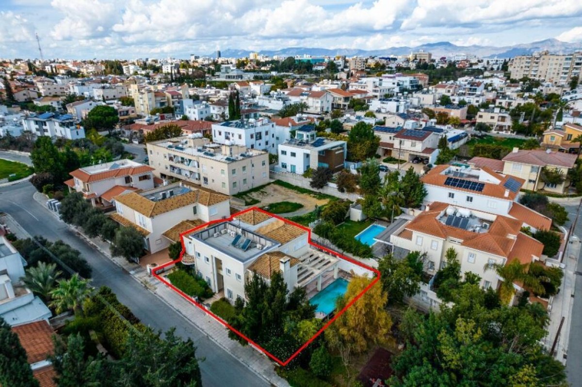 375m2 Villa in Nicosia, Cyprus No. 37957