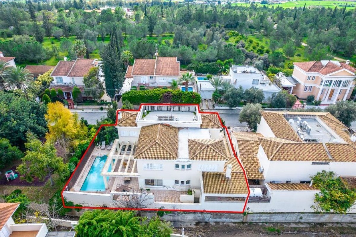 375m2 Villa in Nicosia, Cyprus No. 37957