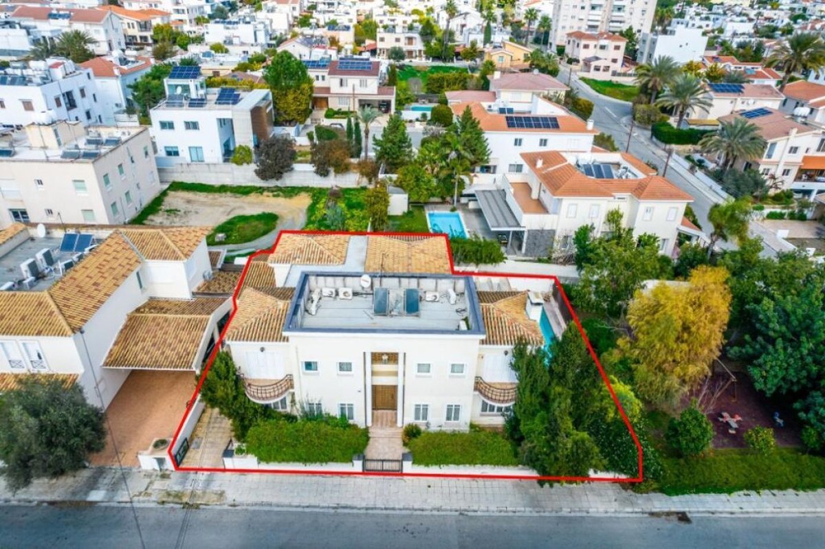 375m2 Villa in Nicosia, Cyprus No. 37957