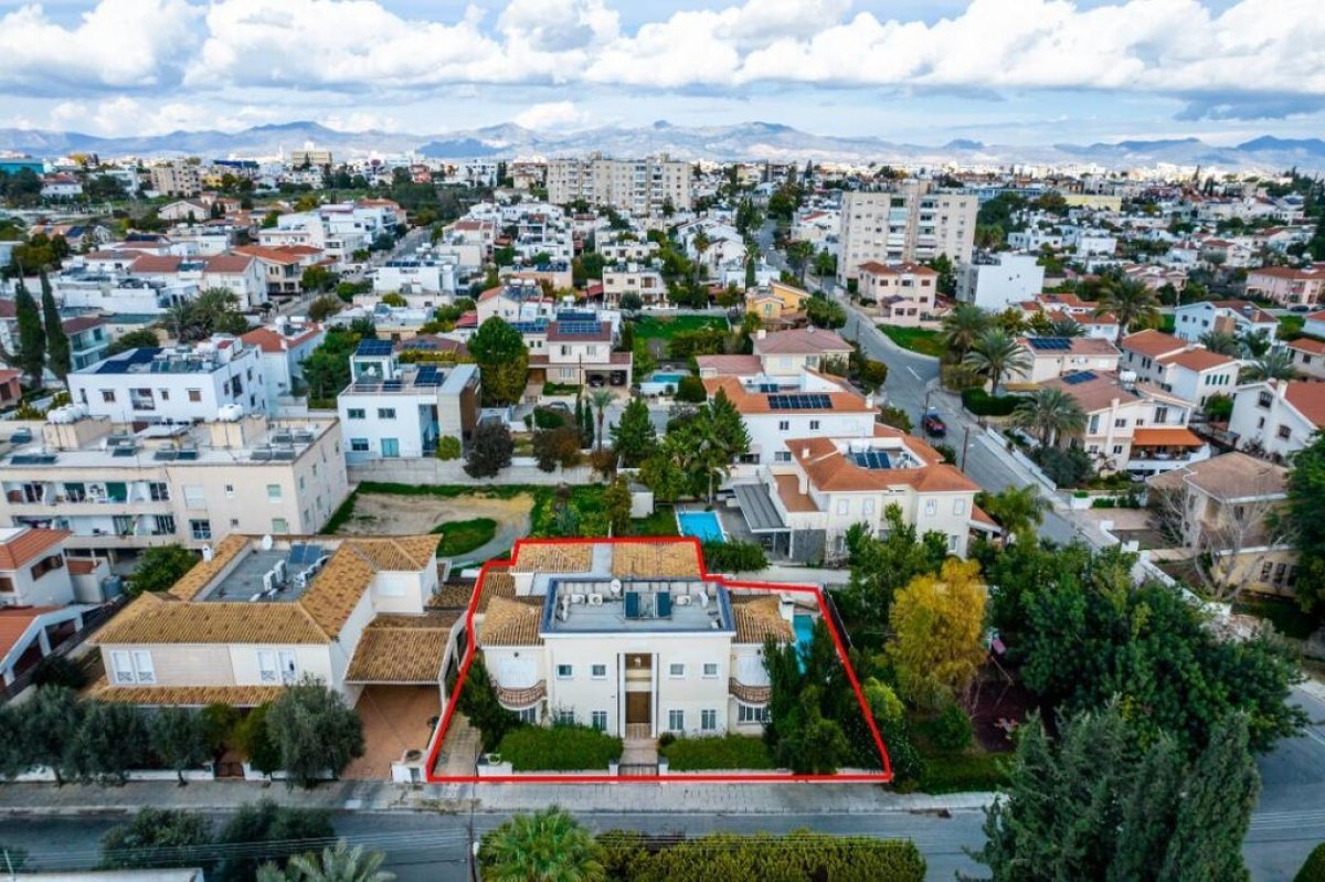 375m2 Villa in Nicosia, Cyprus No. 37957