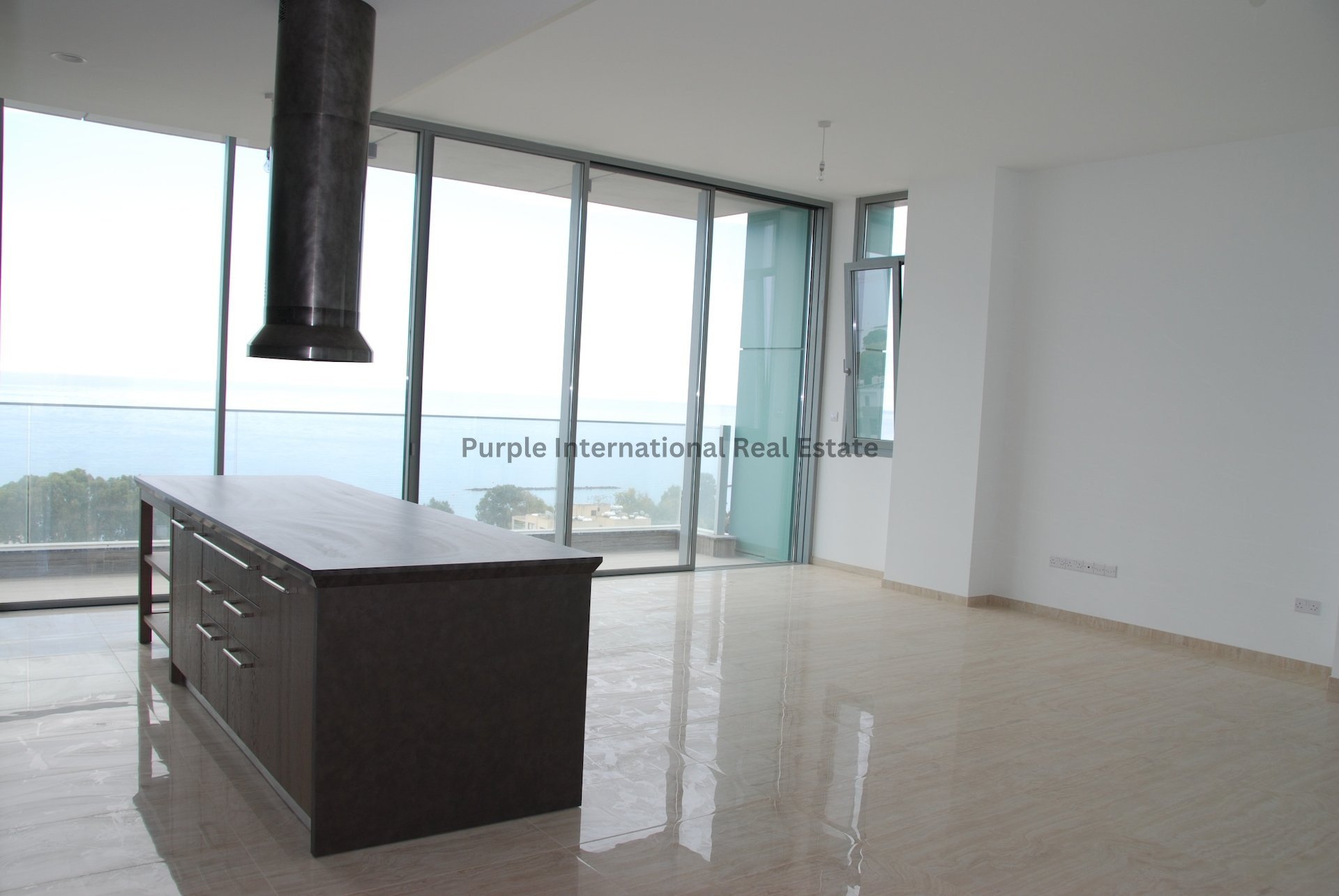 3 bedrooms Apartment in Agios Tychonas, Limassol, Cyprus No. 8099