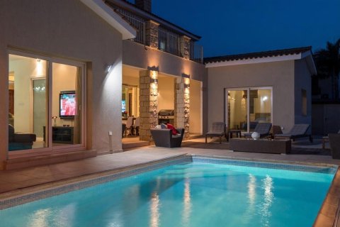6 bedrooms Villa in Paphos,  No. 46825 2