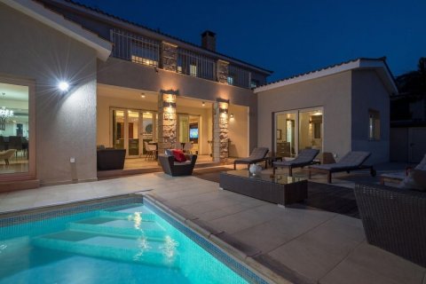 6 bedrooms Villa in Paphos,  No. 46825
