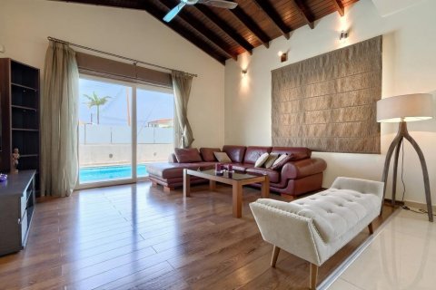 6 bedrooms Villa in Paphos,  No. 46825 9