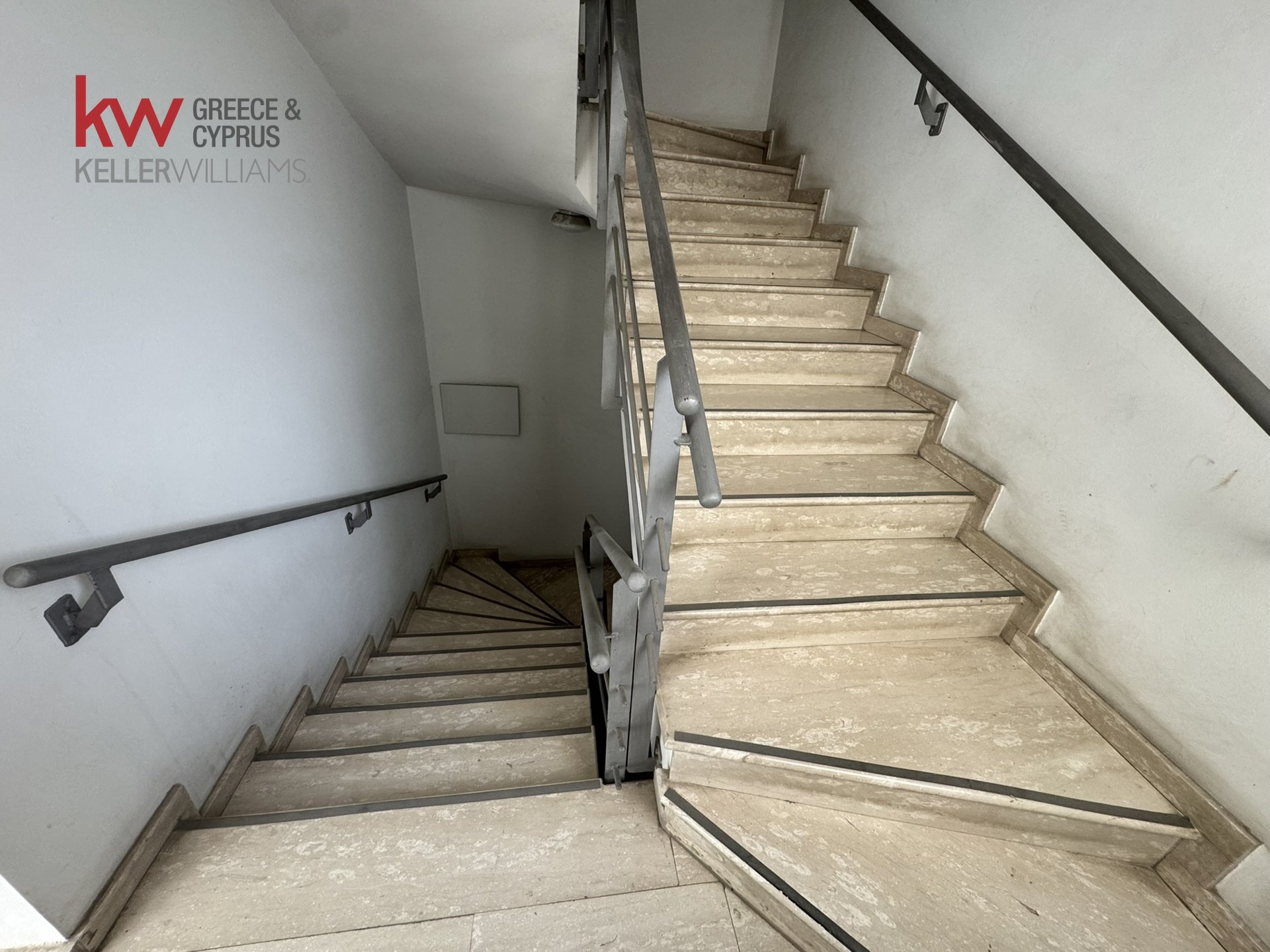 5 rooms Office in Larnaca, Larnaka, Cyprus No. 50924