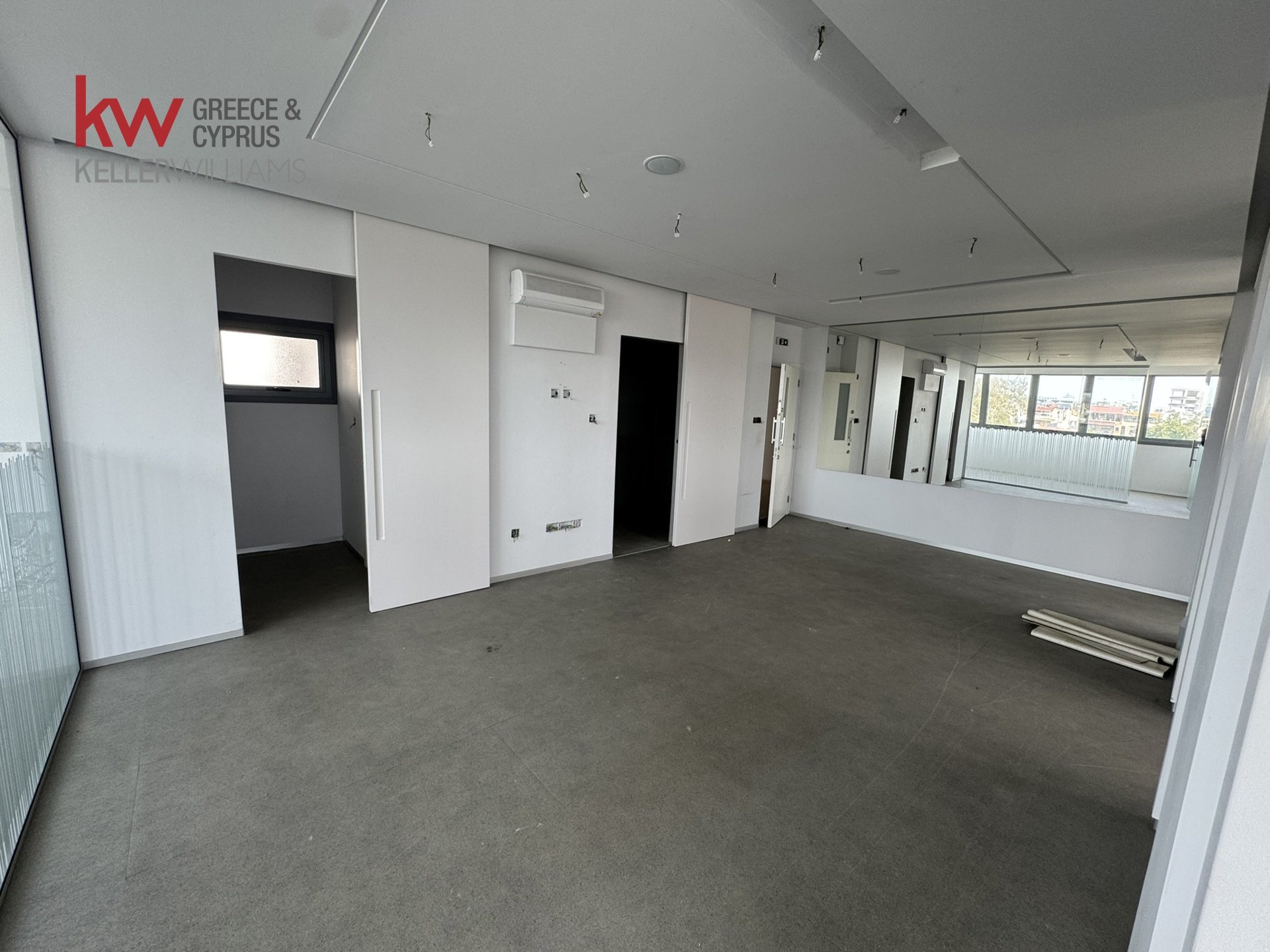 5 rooms Office in Larnaca, Larnaka, Cyprus No. 50924
