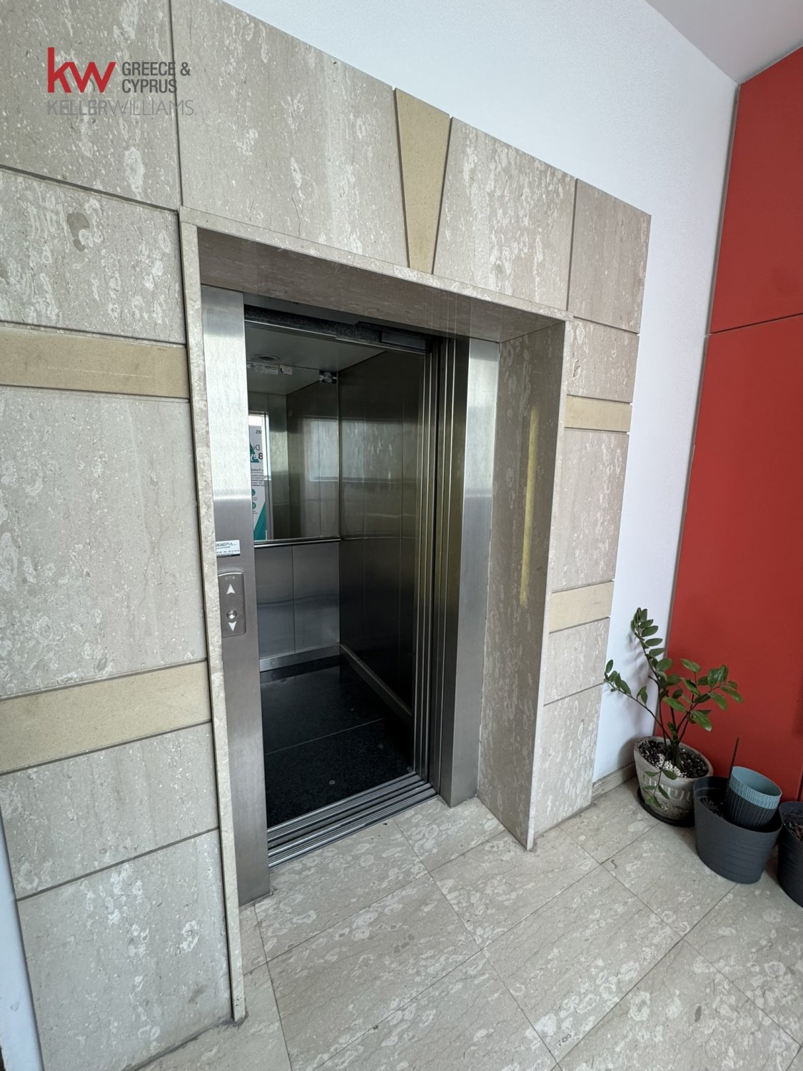 5 rooms Office in Larnaca, Larnaka, Cyprus No. 50924