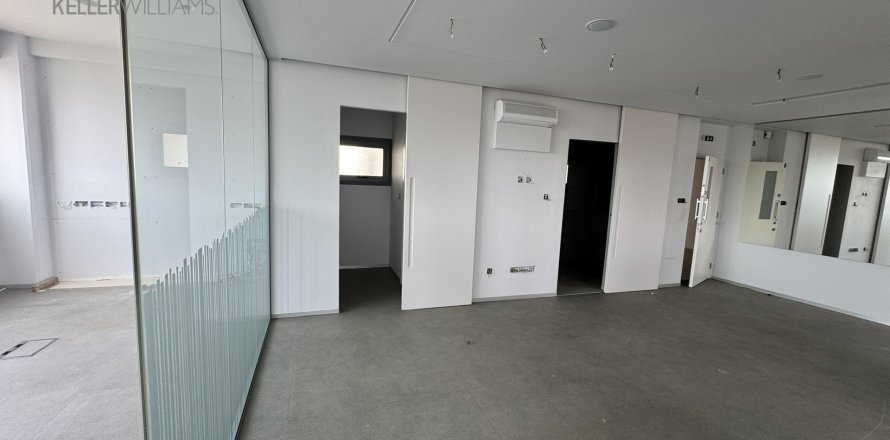 5 rooms Office in Larnaca, Larnaka,  No. 50924