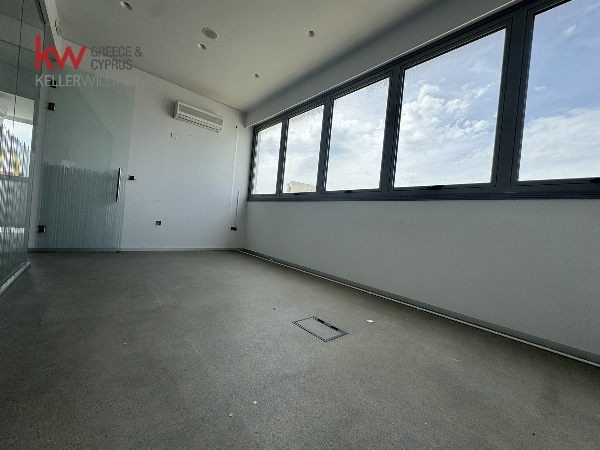 5 rooms Office in Larnaca, Larnaka, Cyprus No. 50924