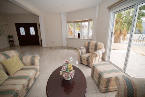 Вилла с 4 спальнями в Ларнака,  № 39103 2