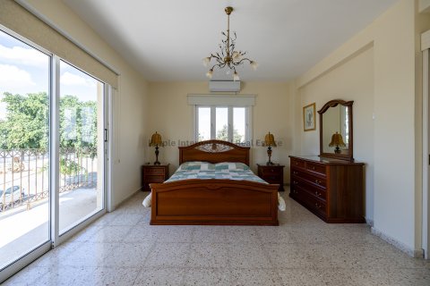 Вилла с 4 спальнями в Ларнака,  № 39103 14