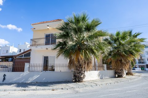 Вилла с 4 спальнями в Ларнака,  № 39103 25