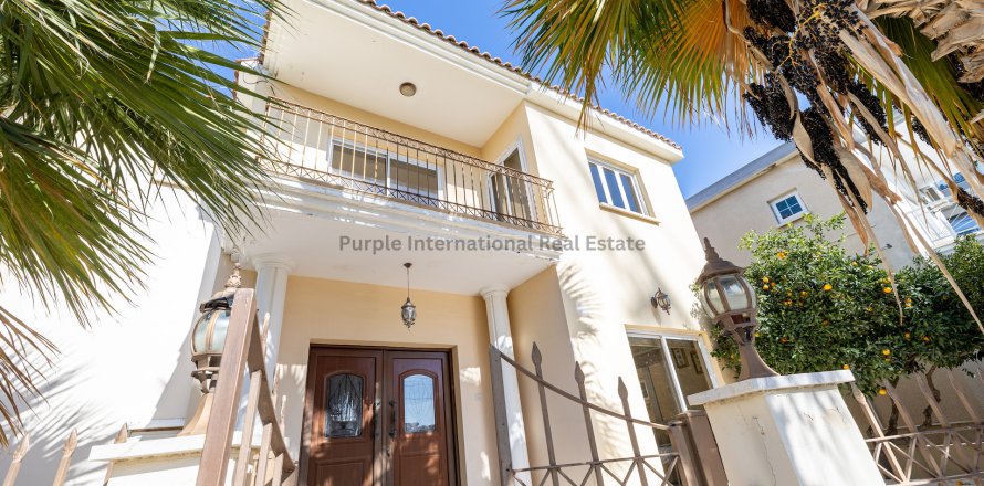 Вилла с 4 спальнями в Ларнака,  № 39103