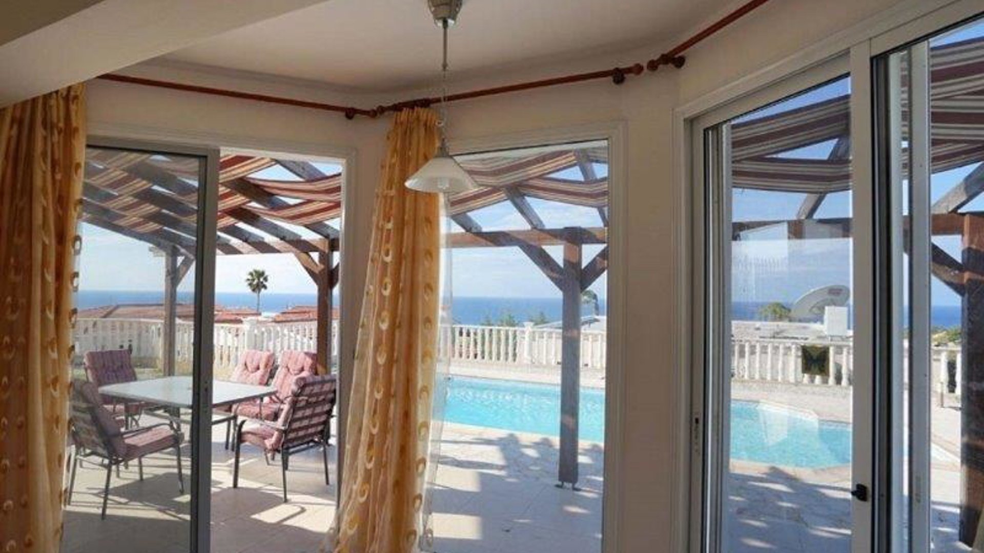3 bedrooms Bungalow in Pissouri, Limassol, Cyprus No. 26091