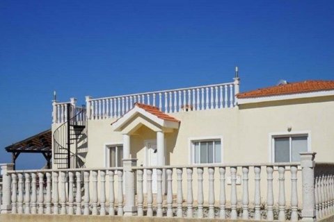 3 bedrooms Bungalow in Pissouri, Limassol, Cyprus No. 26091