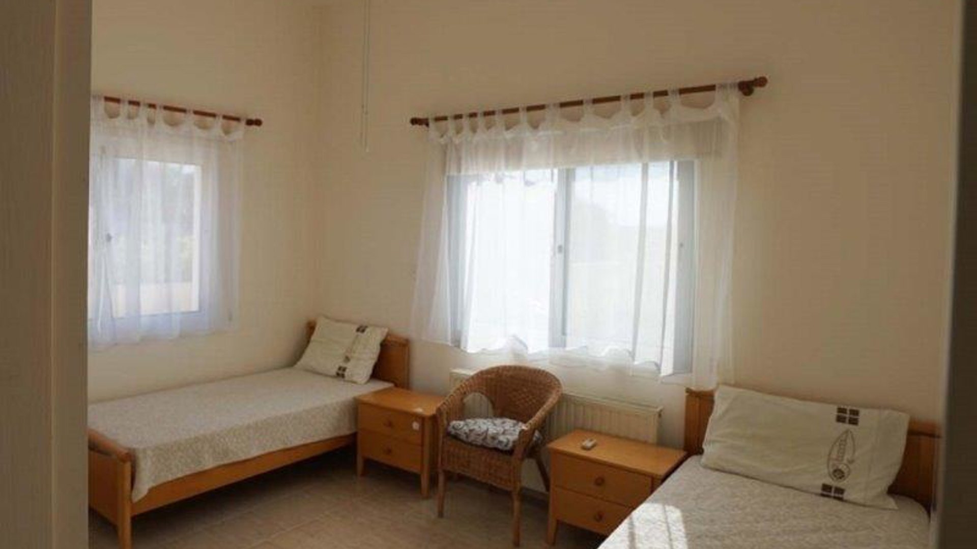 3 bedrooms Bungalow in Pissouri, Limassol, Cyprus No. 26091