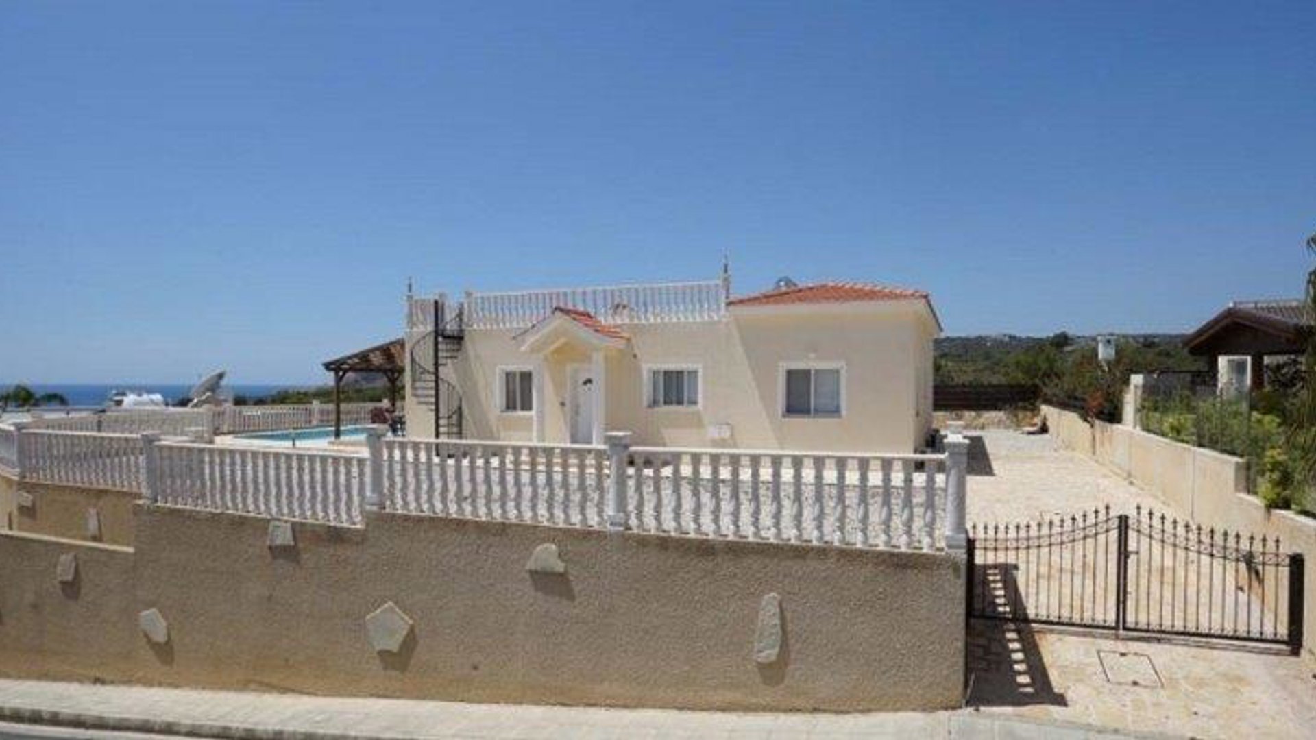 3 bedrooms Bungalow in Pissouri, Limassol, Cyprus No. 26091