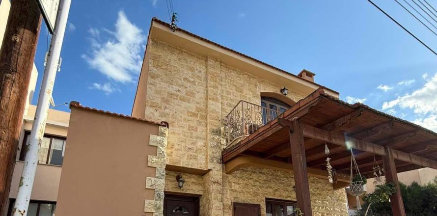 7 bedrooms Townhouse in Larnaka,  No. 39606