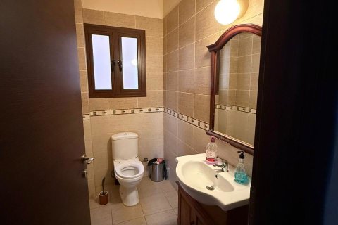 7 bedrooms Townhouse in Larnaka,  No. 39606 20