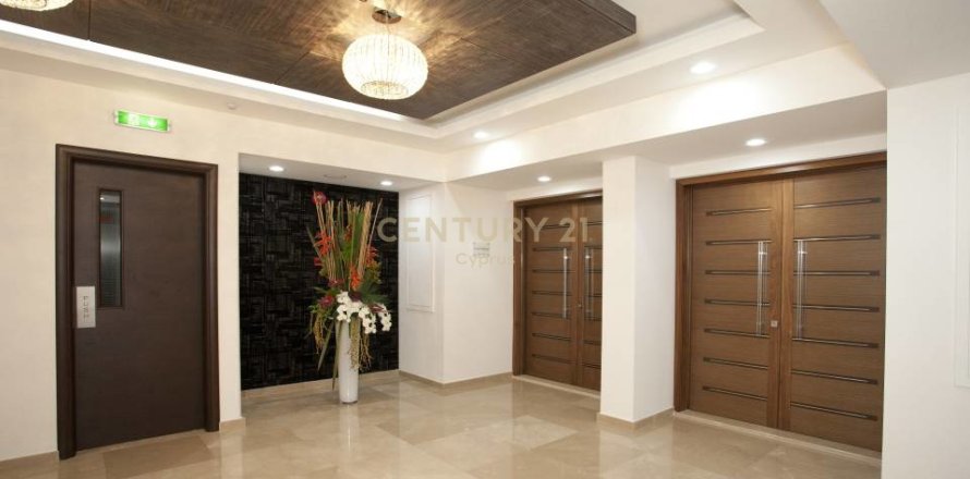 330m2 Oficina en Agios Athanasios, Limassol,  No. 55481