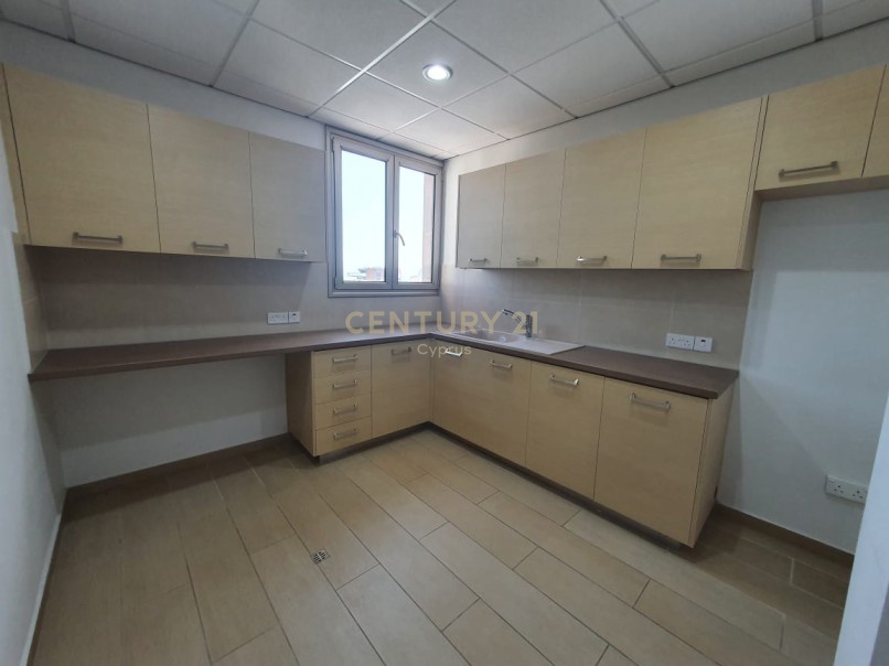 Офис 330м2 в Агиос Афанасиос, Лимасол, Кипр № 55481