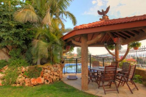 Вилла с 6 спальнями в Лимассол, Лимасол,  № 38266 8