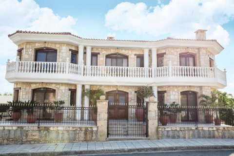 6 bedrooms Villa in Limassol,  No. 38266