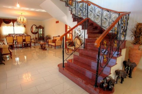 Вилла с 6 спальнями в Лимассол, Лимасол,  № 38266 6