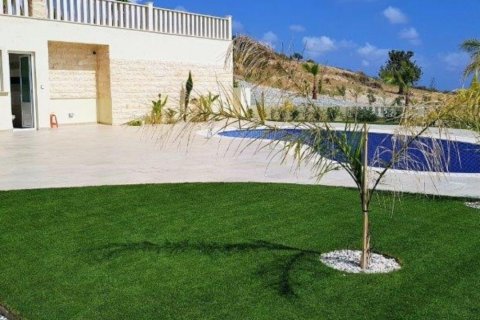 4 bedrooms Villa in Paphos,  No. 38269 3