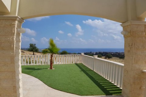 4 bedrooms Villa in Paphos,  No. 38269 2