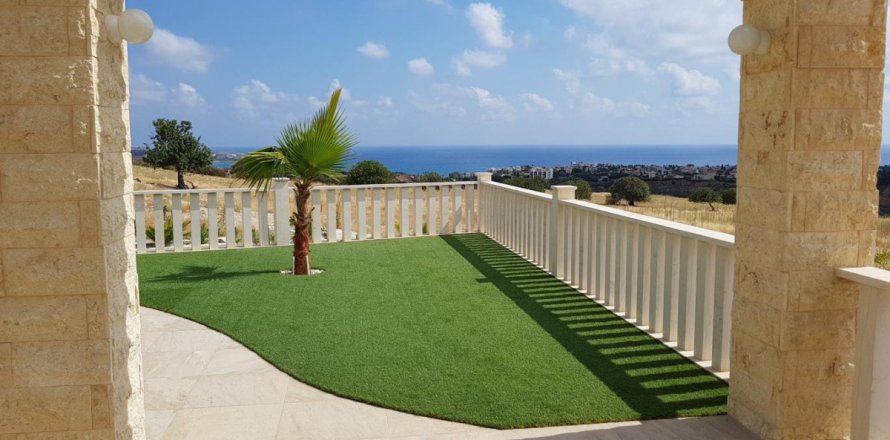 4 bedrooms Villa in Paphos,  No. 38269