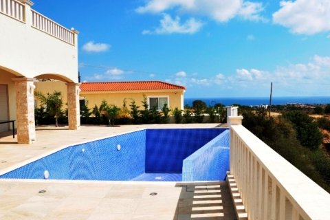 3 bedrooms Villa in Paphos,  No. 38268 2