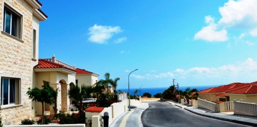 3 bedrooms Villa in Paphos,  No. 38268