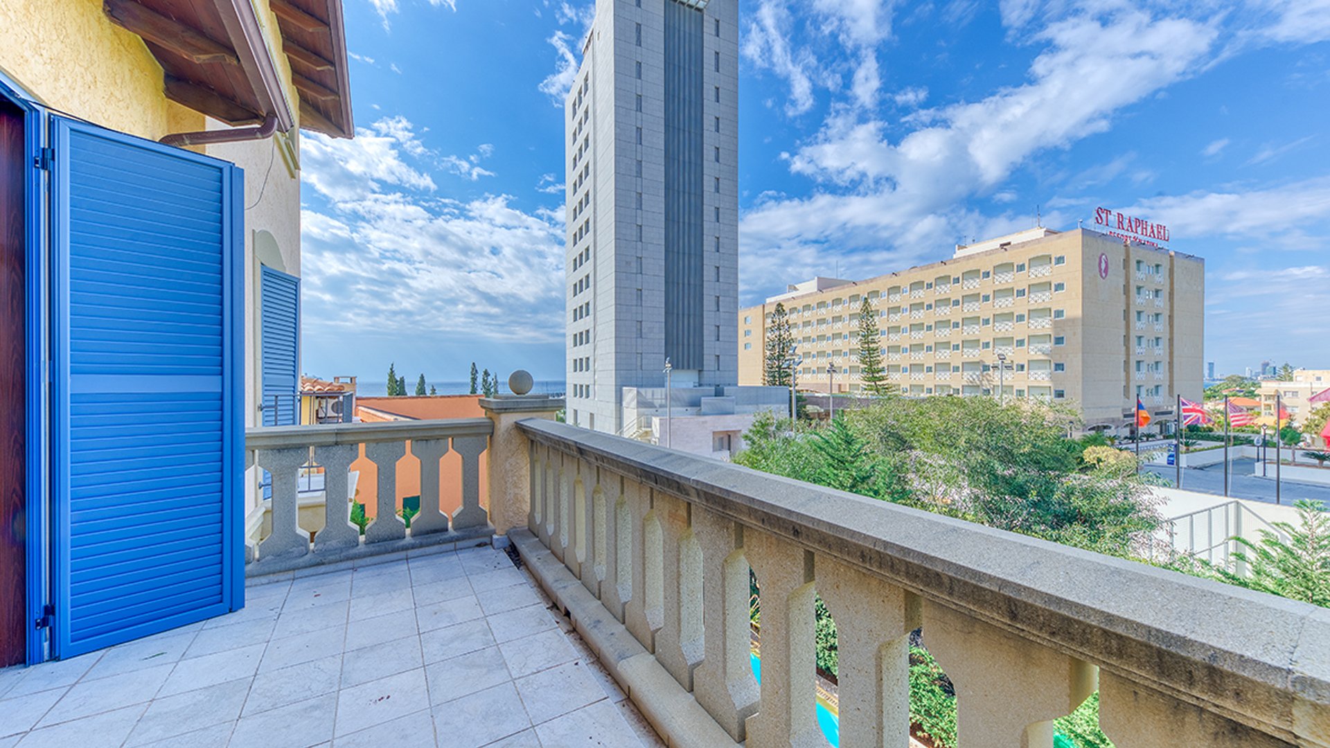 3 bedrooms Apartment in Limassol, Cyprus No. 28609