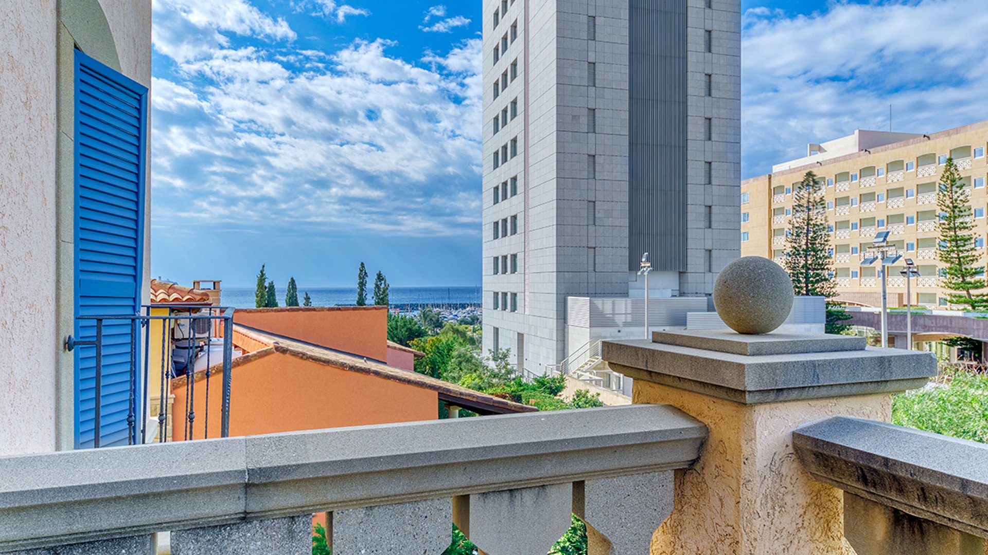 3 bedrooms Apartment in Limassol, Cyprus No. 28609