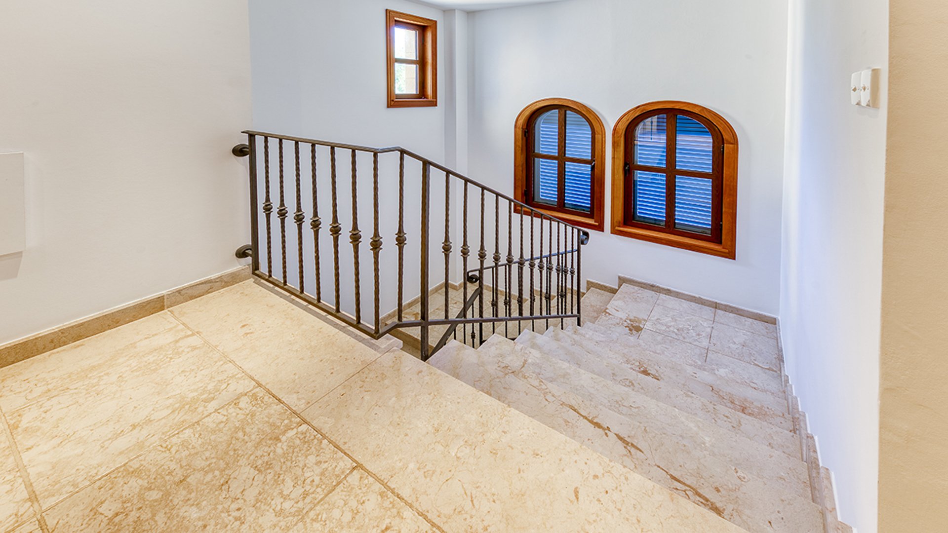 3 bedrooms Apartment in Limassol, Cyprus No. 28609