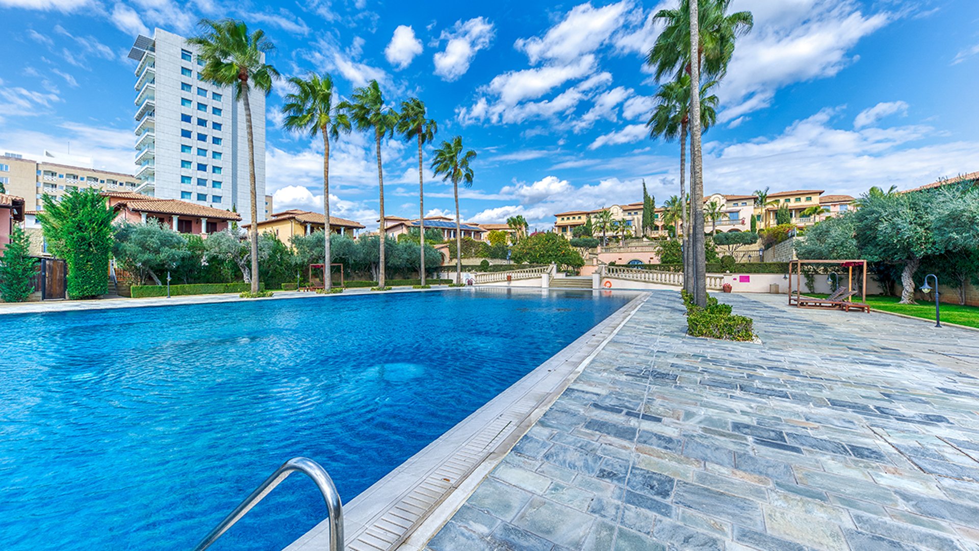 3 bedrooms Apartment in Limassol, Cyprus No. 28609