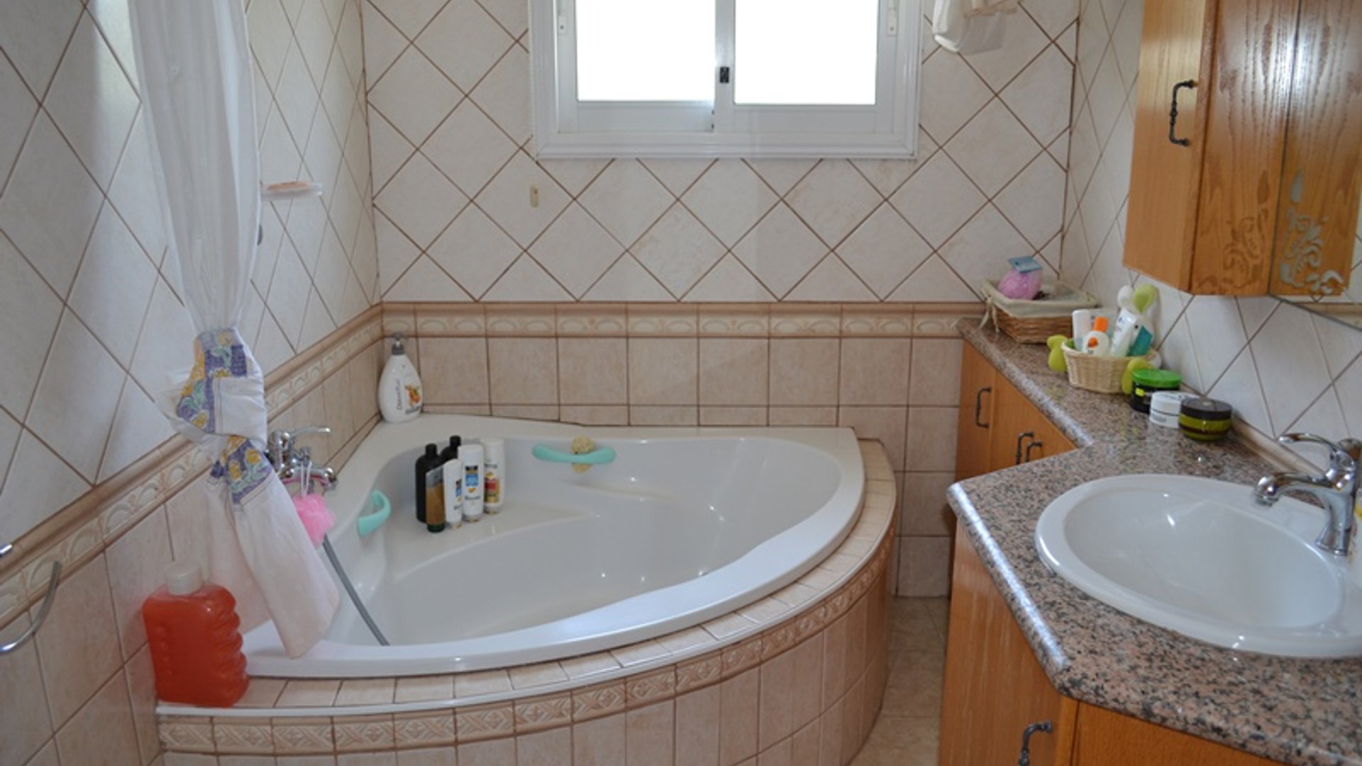 4 bedrooms Villa in Foinikaria, Limassol, Cyprus No. 25837