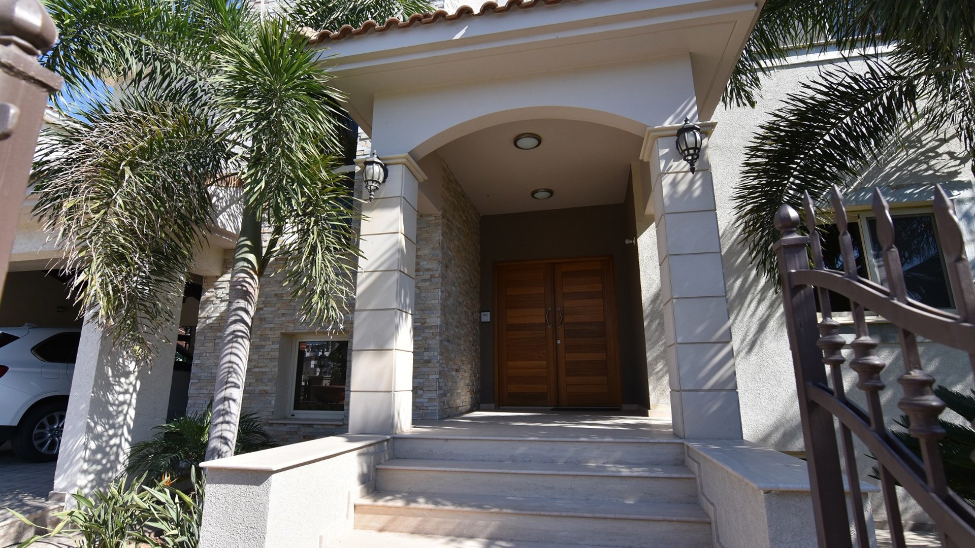 5 bedrooms Villa in Agios Athanasios, Limassol, Cyprus No. 25839