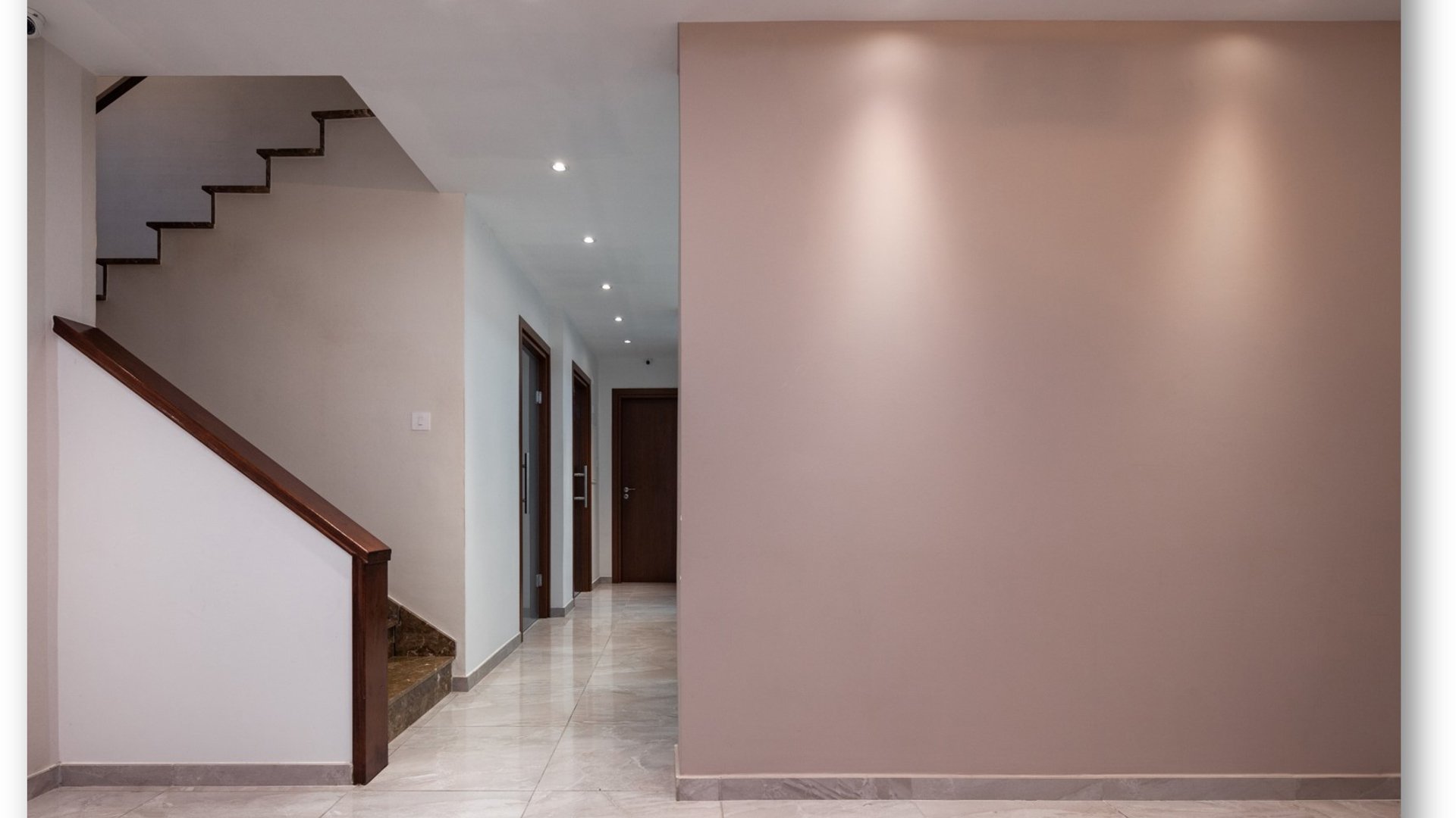 315m2 Building in Limassol, Cyprus No. 26373