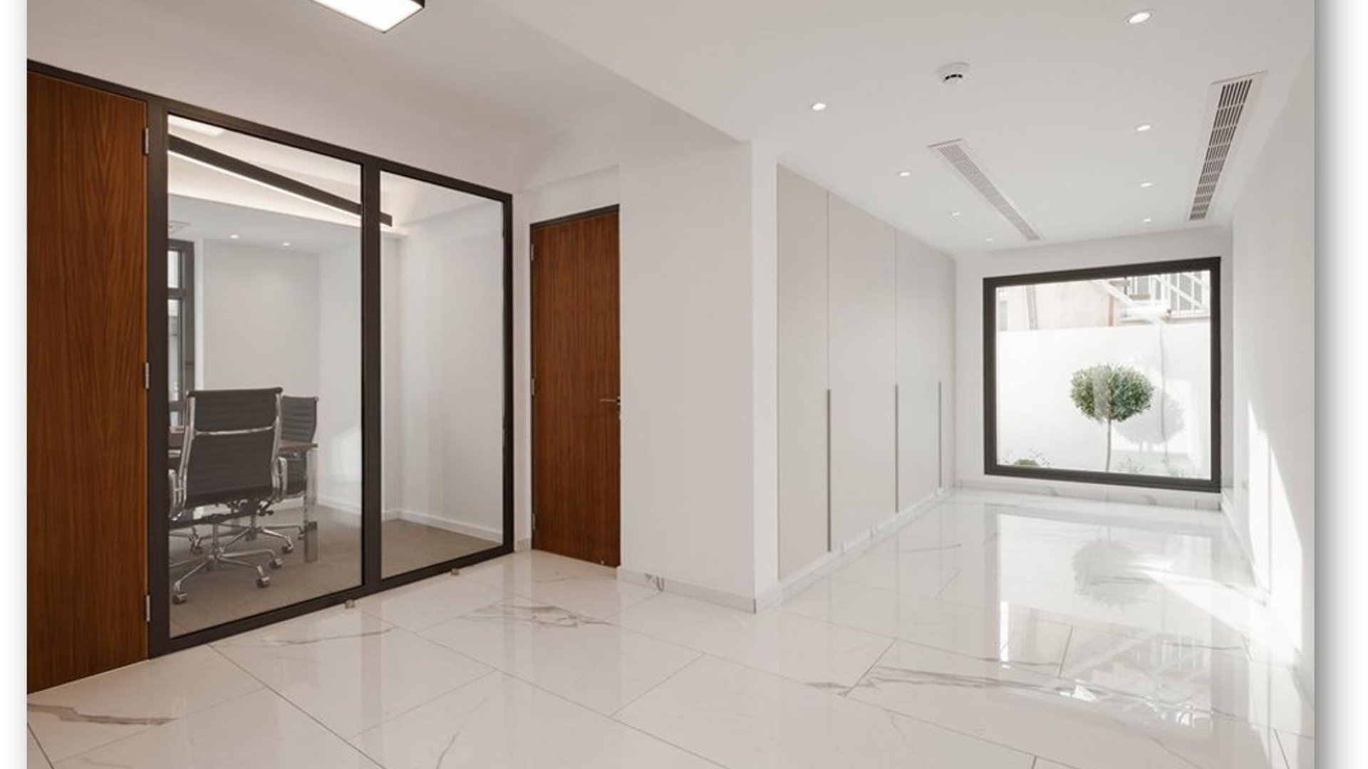 315m2 Building in Limassol, Cyprus No. 26373